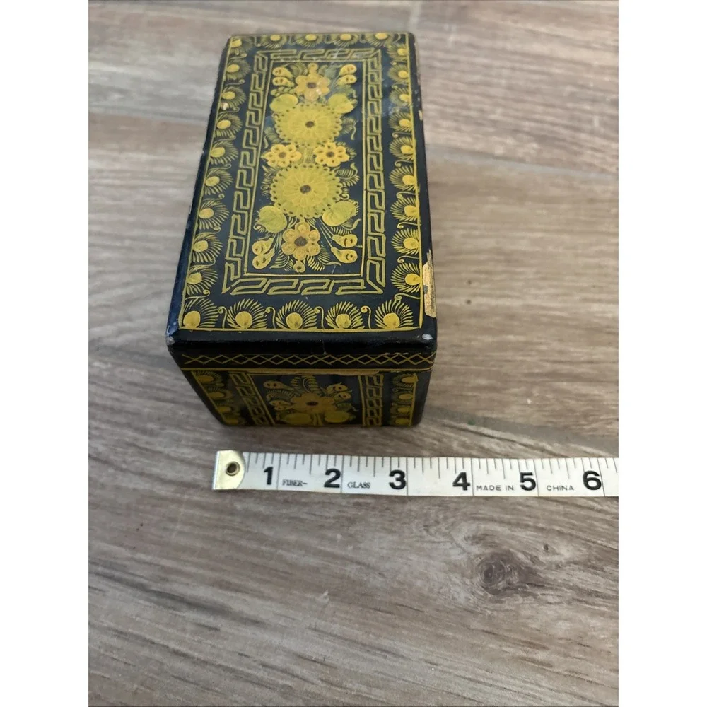 Vintage Hand Carved Lacquer Box, Olinala Mexico‎ - Flowers & Foliage